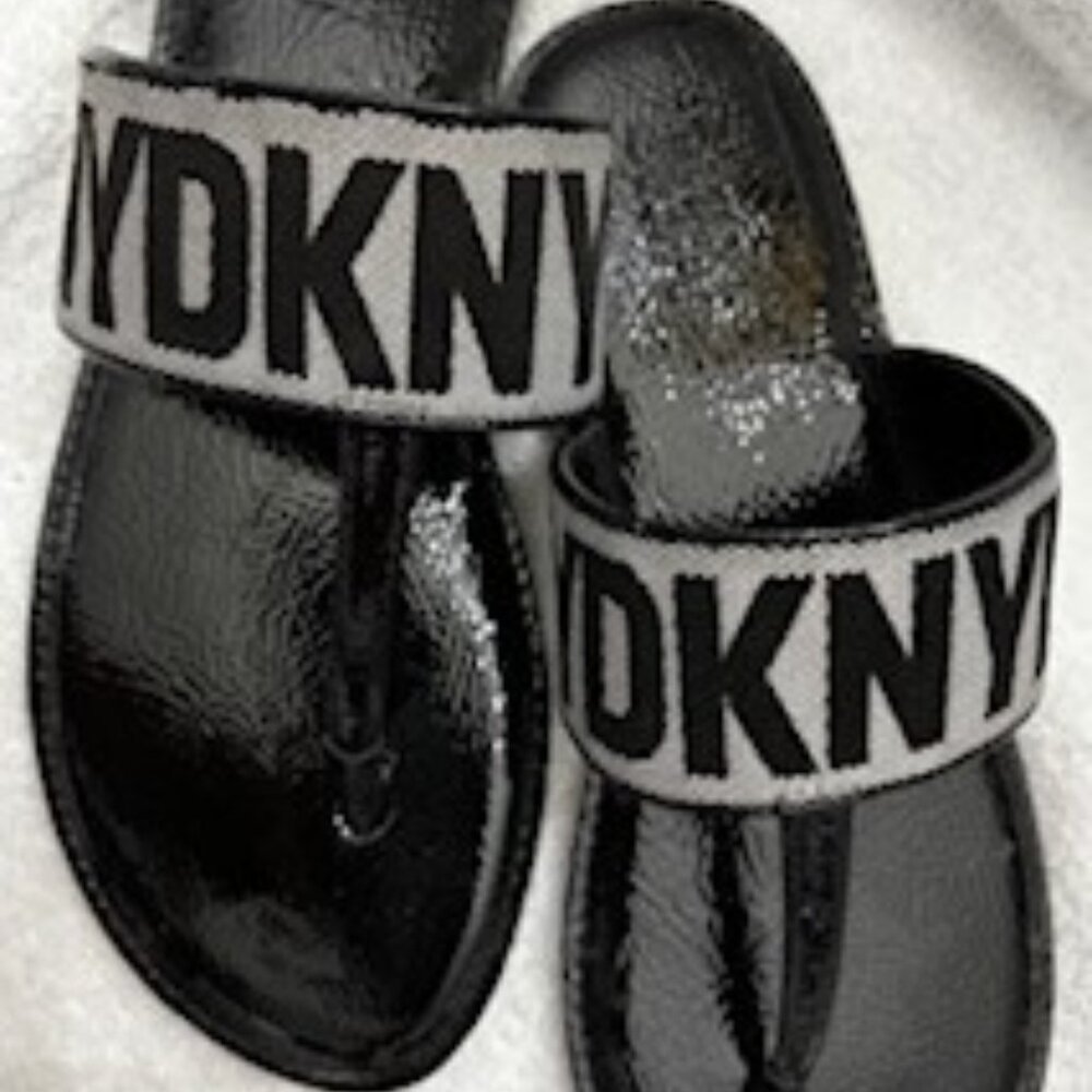 DKNY black thong logo sandals NWOT Size 7-1/2